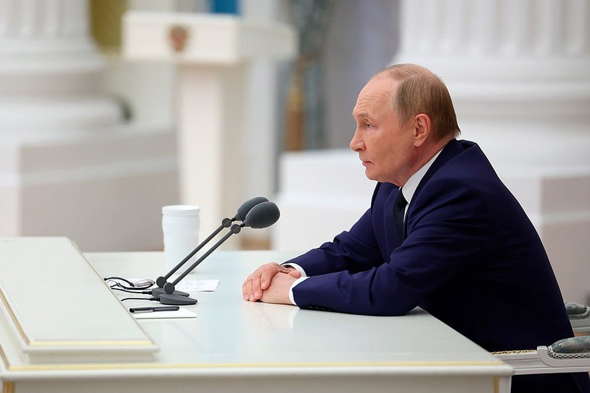 Путин провел совещание в рамках подготовки к встрече с Трампом