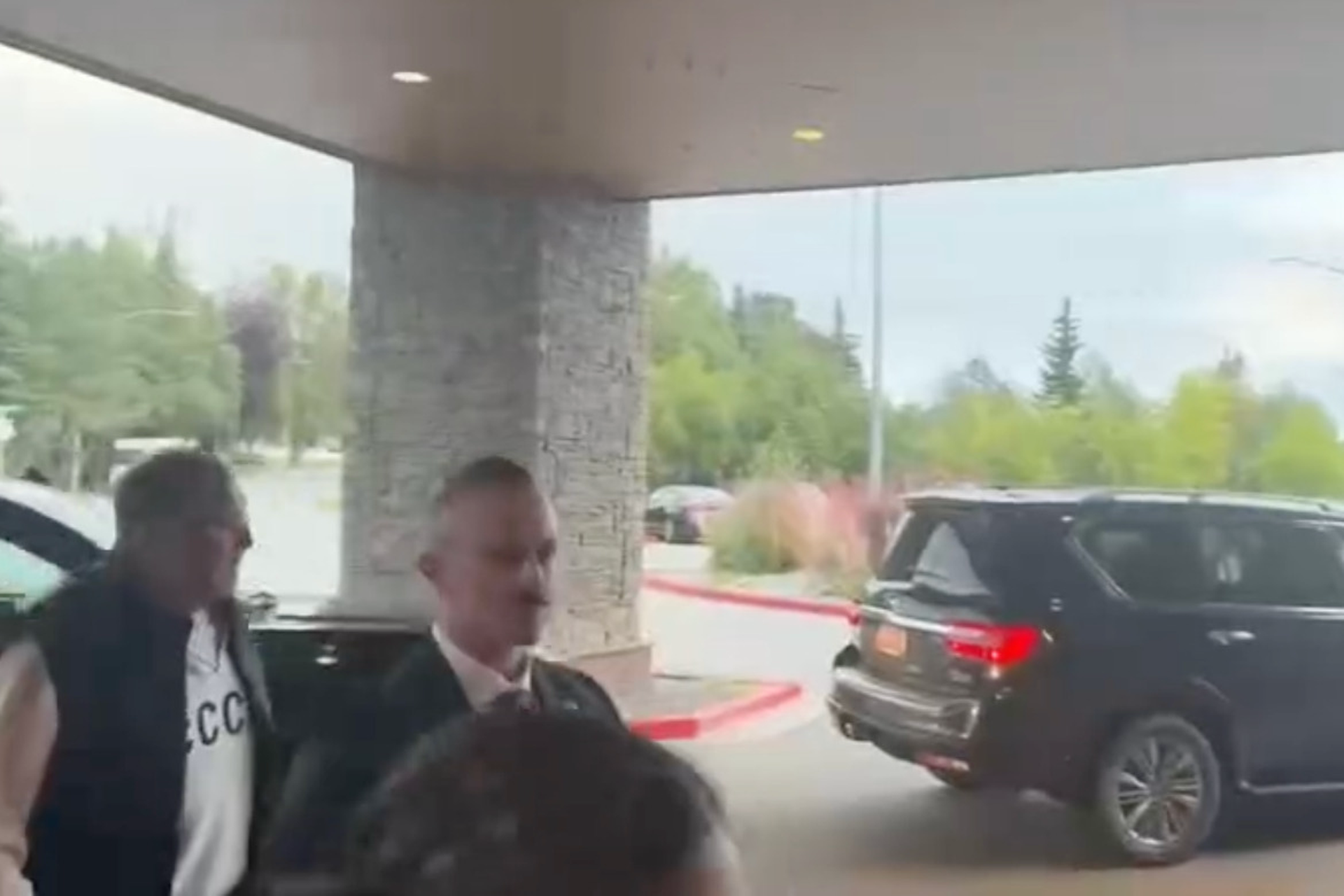 Политолог: Лавров неспроста прилетел на Аляску в кофте с надписью «СССР»