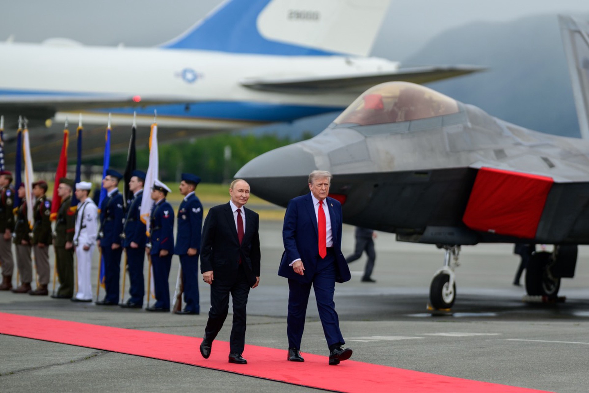 Захарова: Теплый прием Путина на Аляске довел западные СМИ до безумия