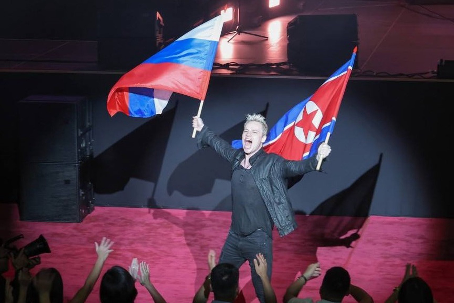 SHAMAN выступил перед Ким Чен Ыном на праздничном концерте в Пхеньяне