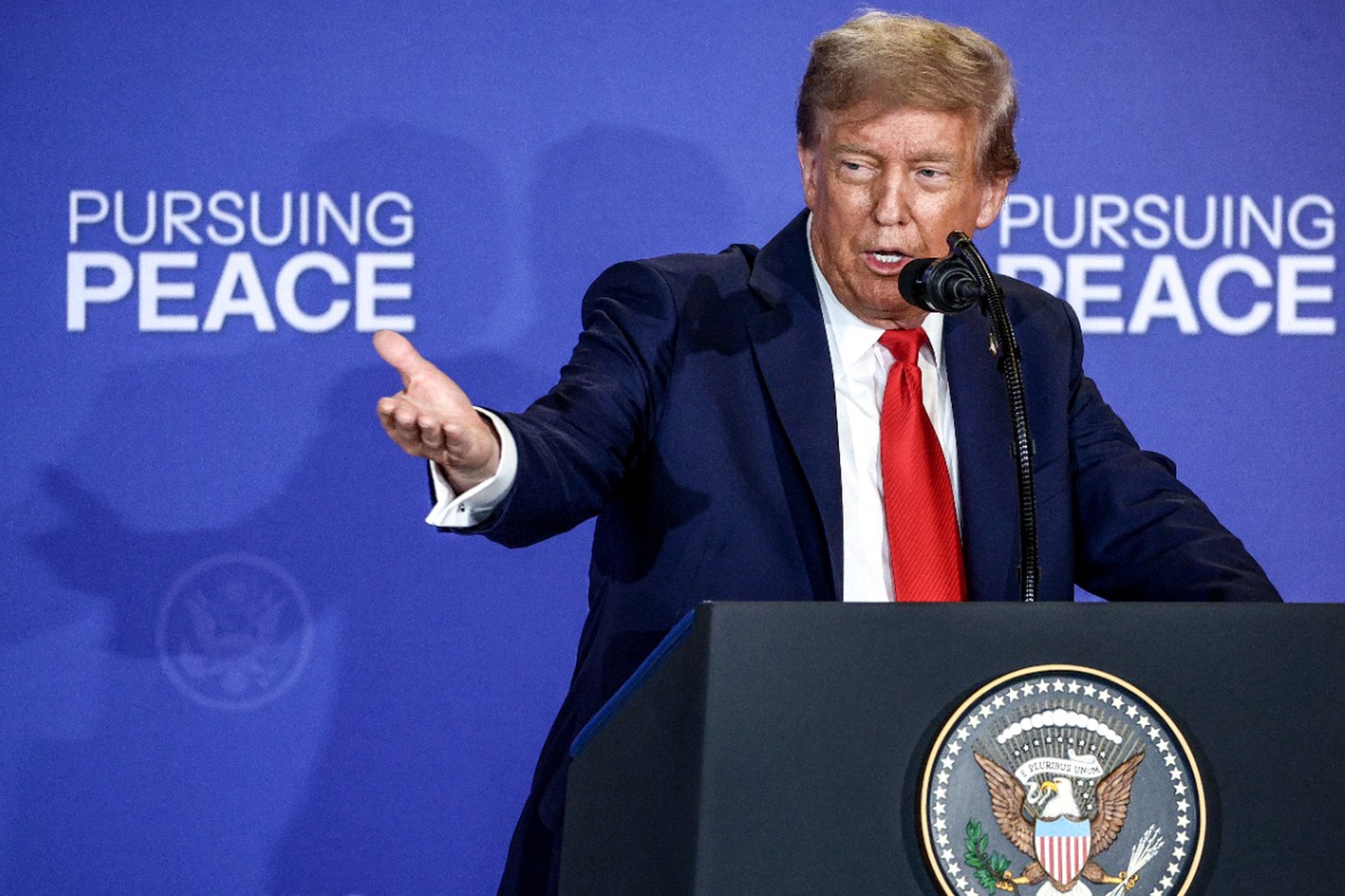 CNN: Трамп обсуждал гарантии безопасности Украины с лидерами ЕС