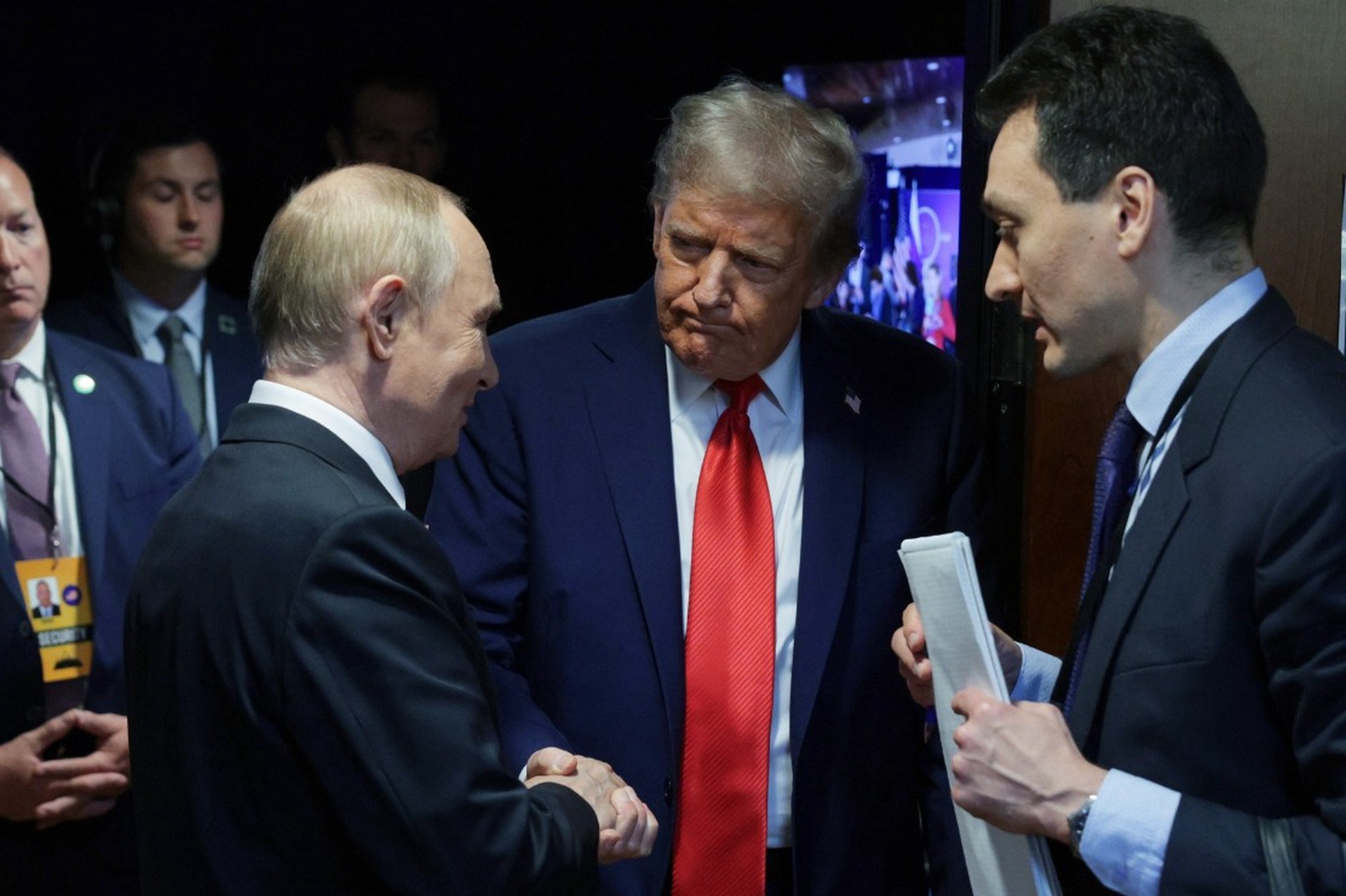 Трамп назвал переговоры с Путиным замечательными и призвал заключить мир