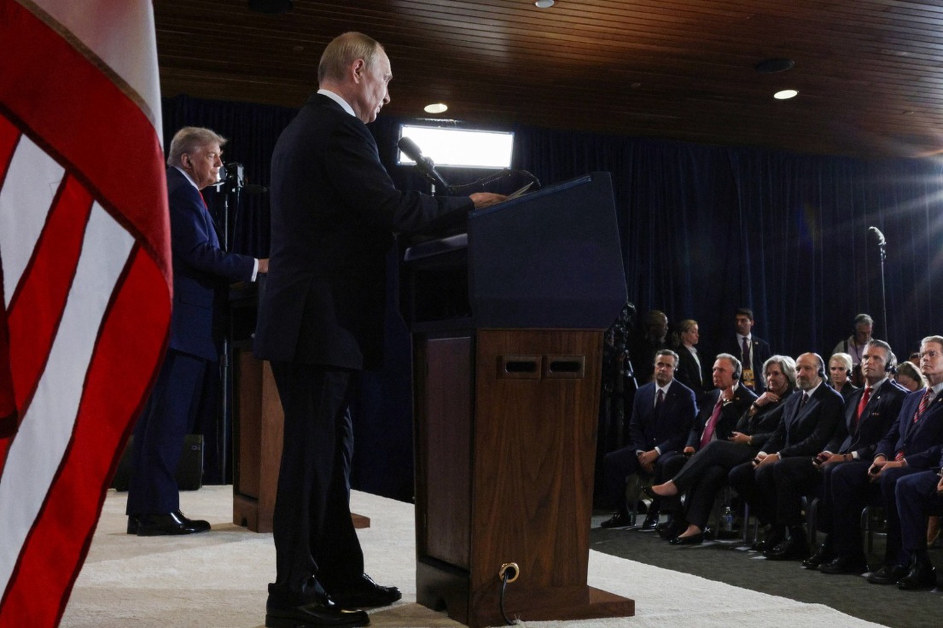О чем пишут иноСМИ 16 августа: Красная ковровая дорожка для Путина на Аляске, реакция Европы и поездка Зеленского к Трампу