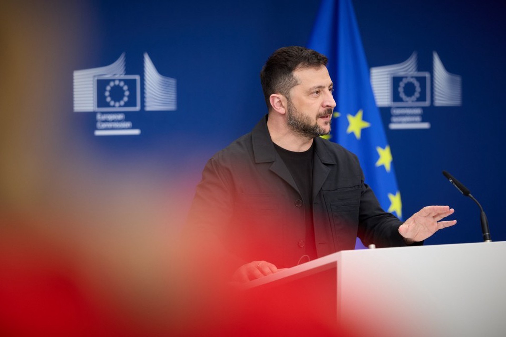 На Украине усомнились в самостоятельности Зеленского