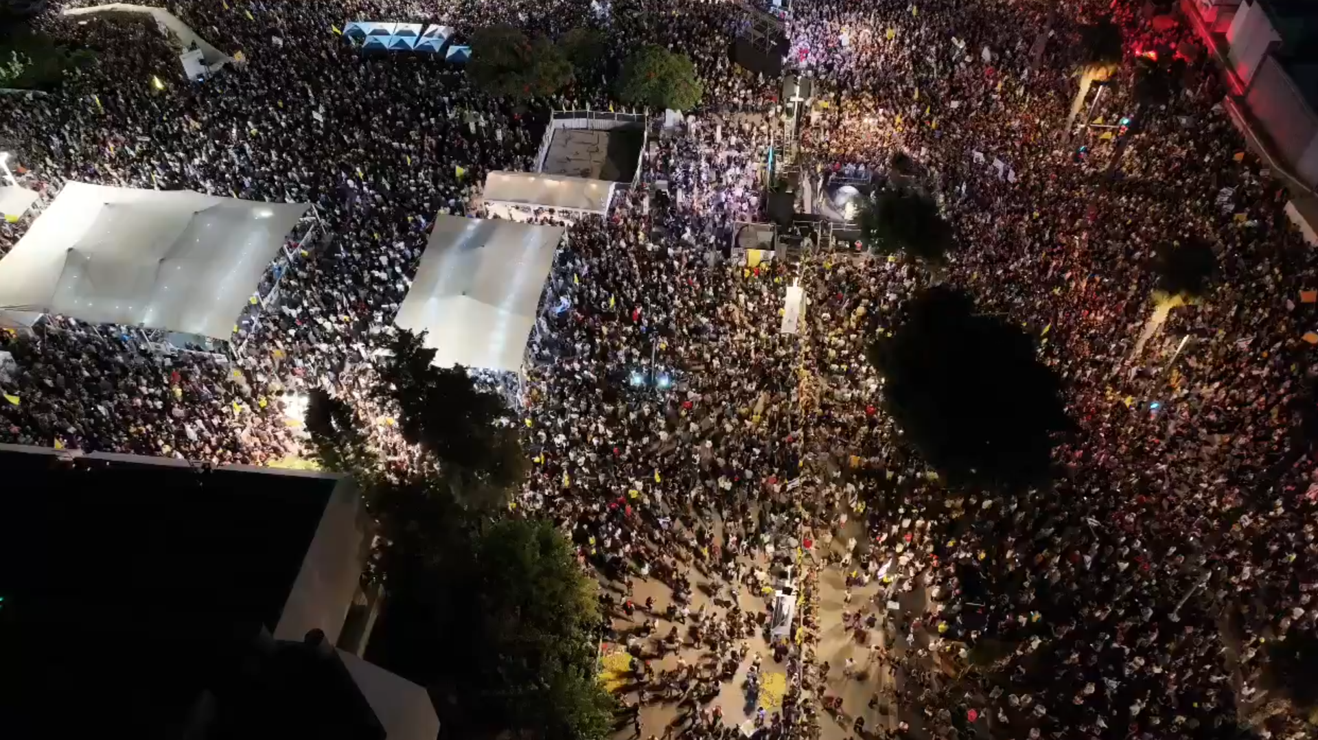 Почти полмиллиона израильтян вышли на улицы Тель-Авива на митинг за освобождение заложников