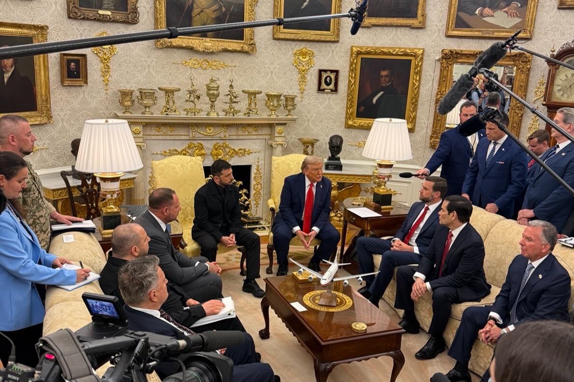 Трамп заявил о любви к россиянам и анонсировал звонок Путину
