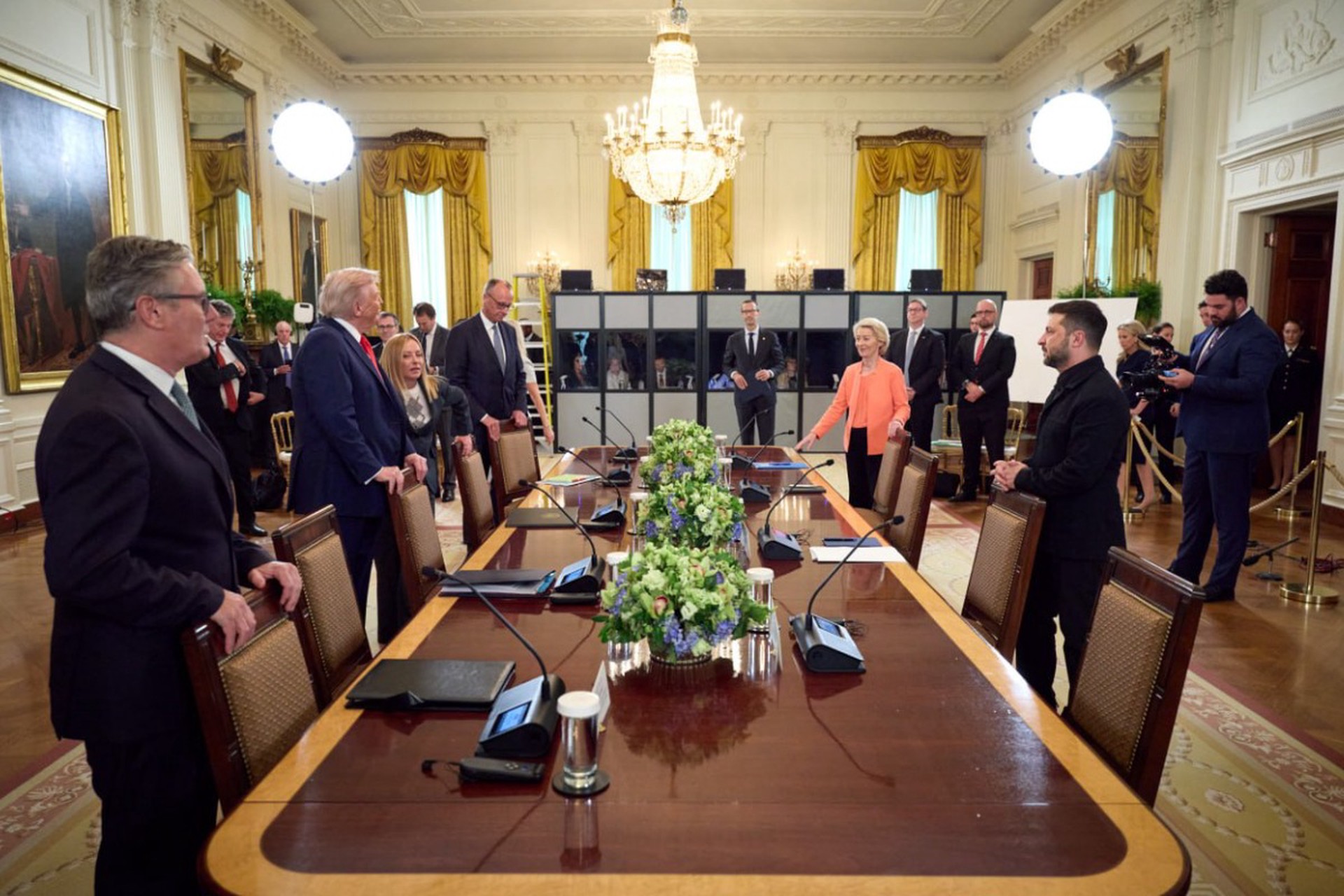 О чем пишут иноСМИ 19 августа: встреча Трампа с Зеленским, лидерами ЕС и его разговор с Путиным 