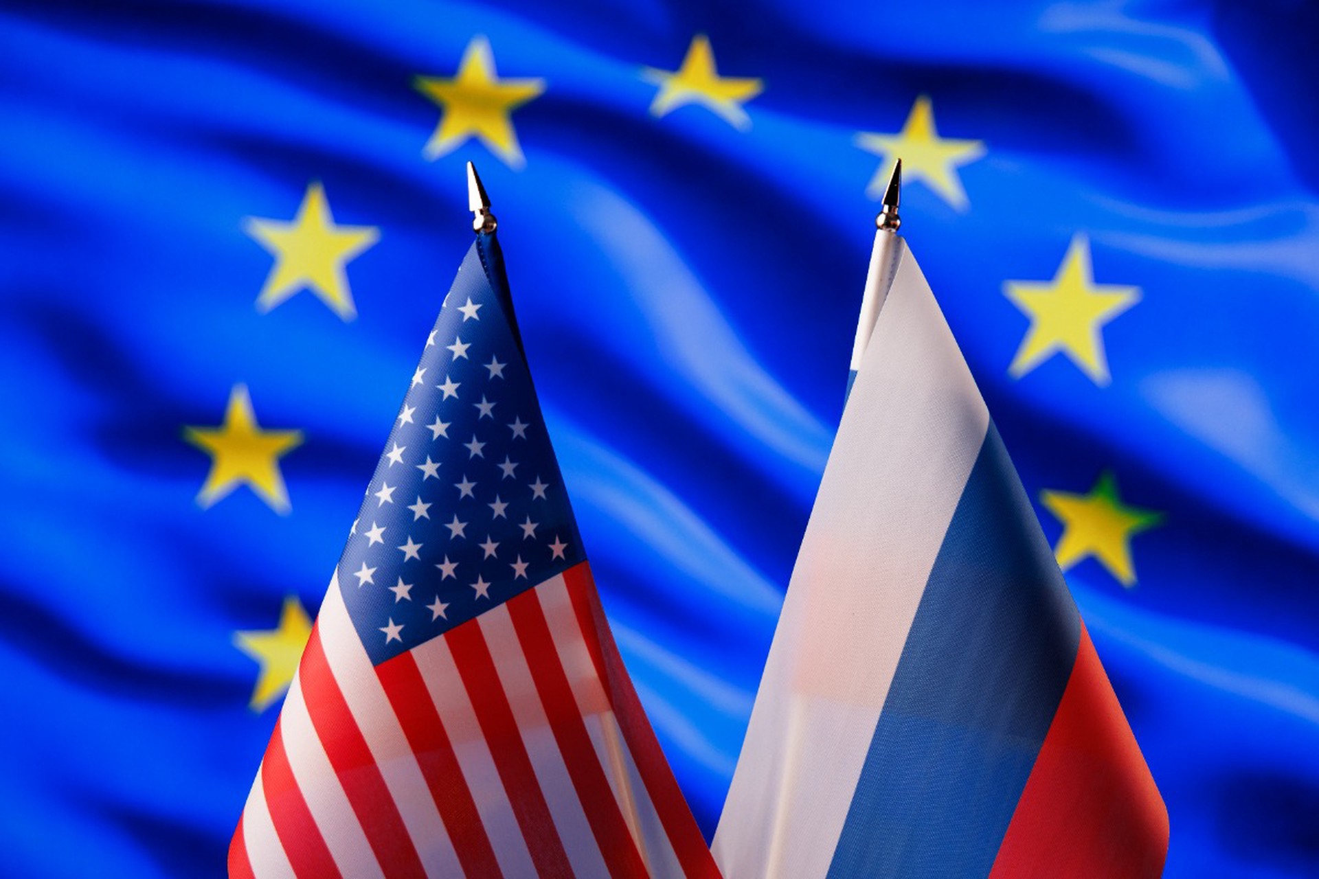 Менторский стон: почему у США и Европы не получается навязать России свою игру