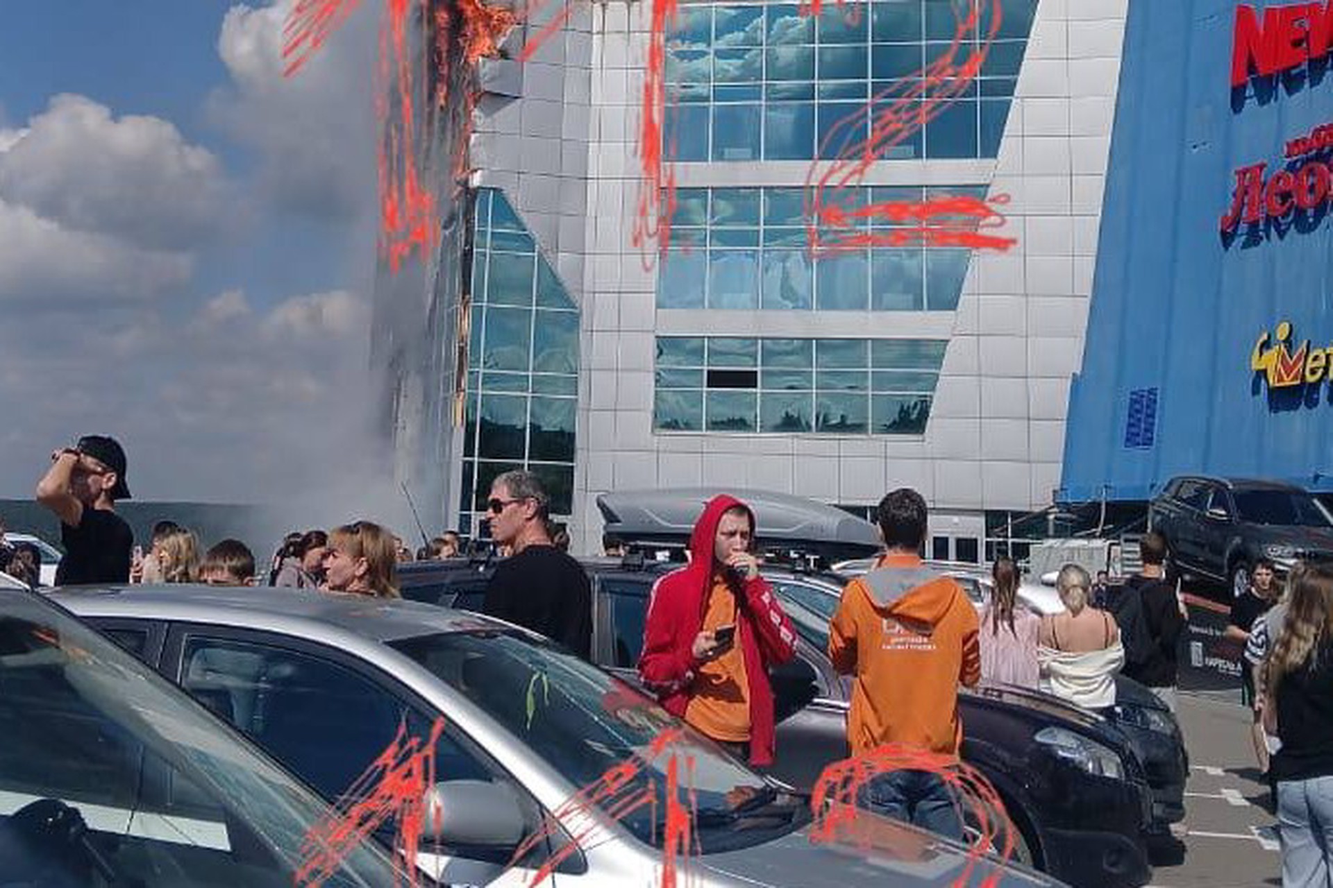 «Думали, тревога учебная»: очевидица рассказала о пожаре в кемеровском ТЦ