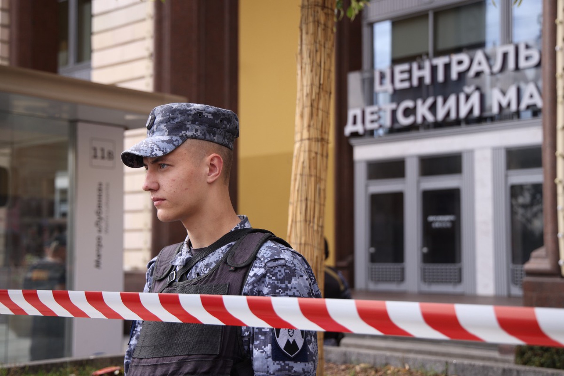 Мужчина погиб при взрыве в Центральном детском магазине в Москве