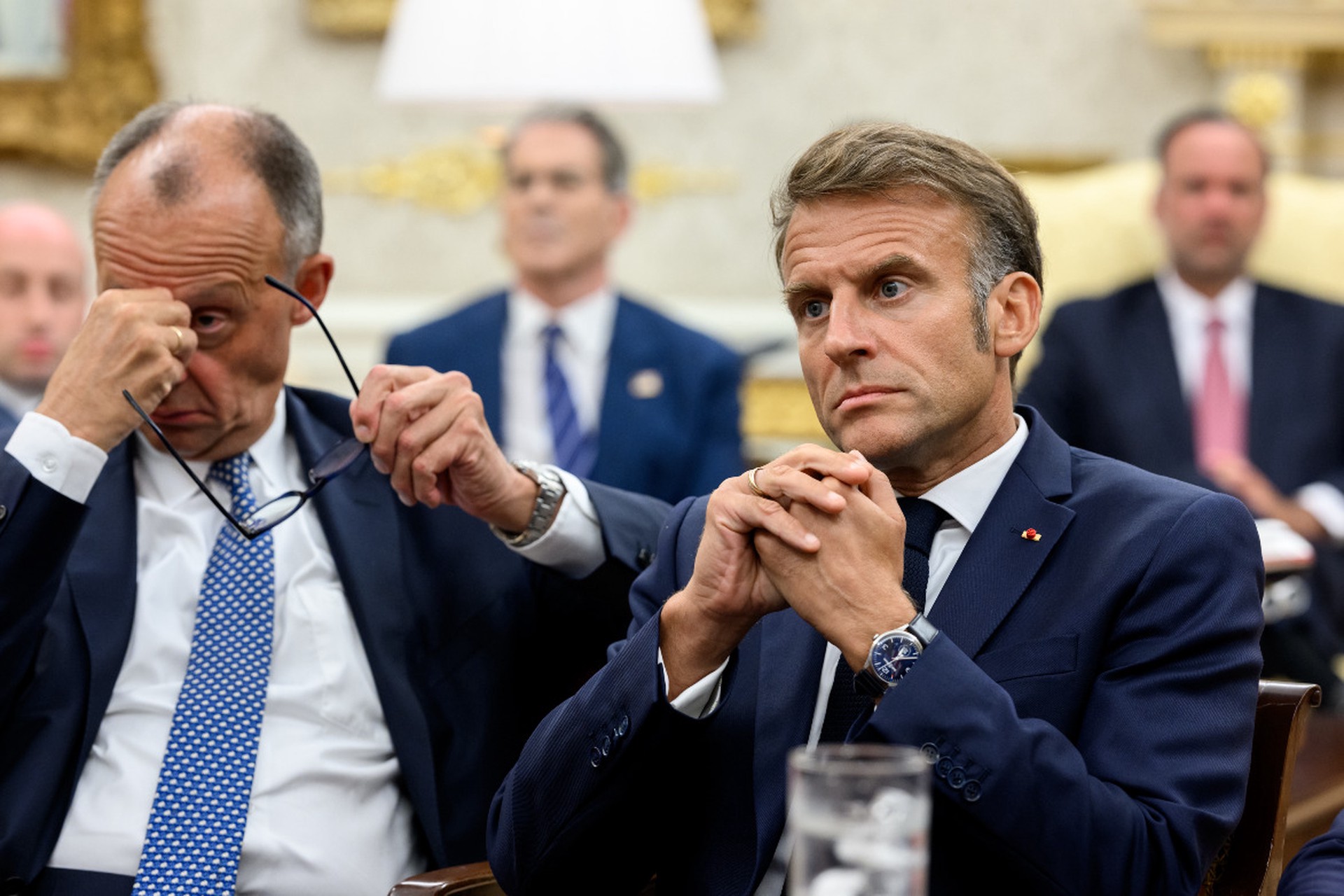 Макрон пригрозил России новыми санкциями