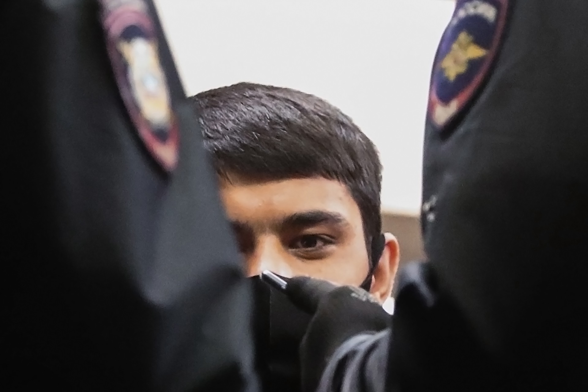 Чип – и делов-то: как еще можно ужесточить контроль за мигрантами в России