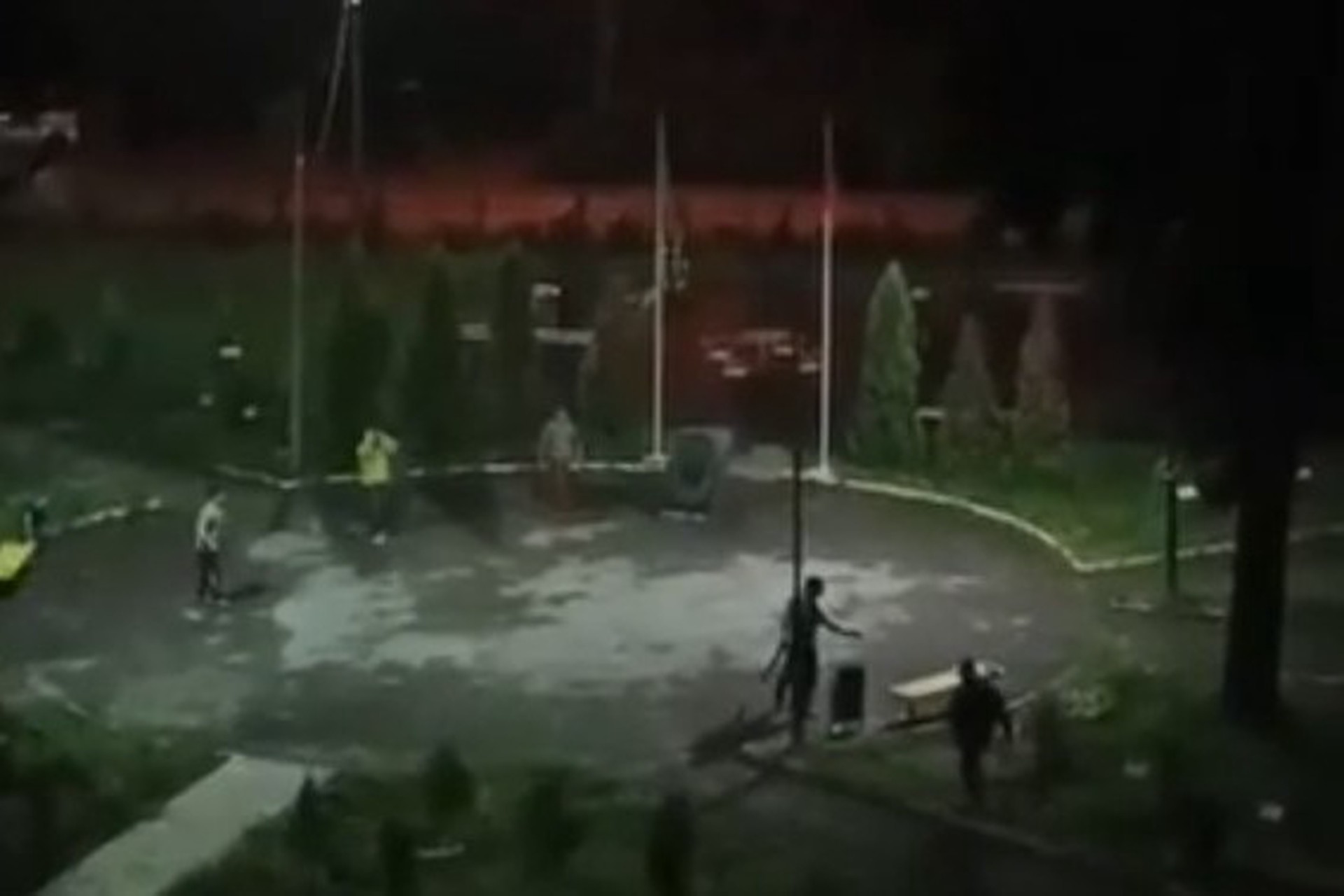 Толпа мигрантов устроила бейсбольный матч у мемориала героям ВОВ под Тулой