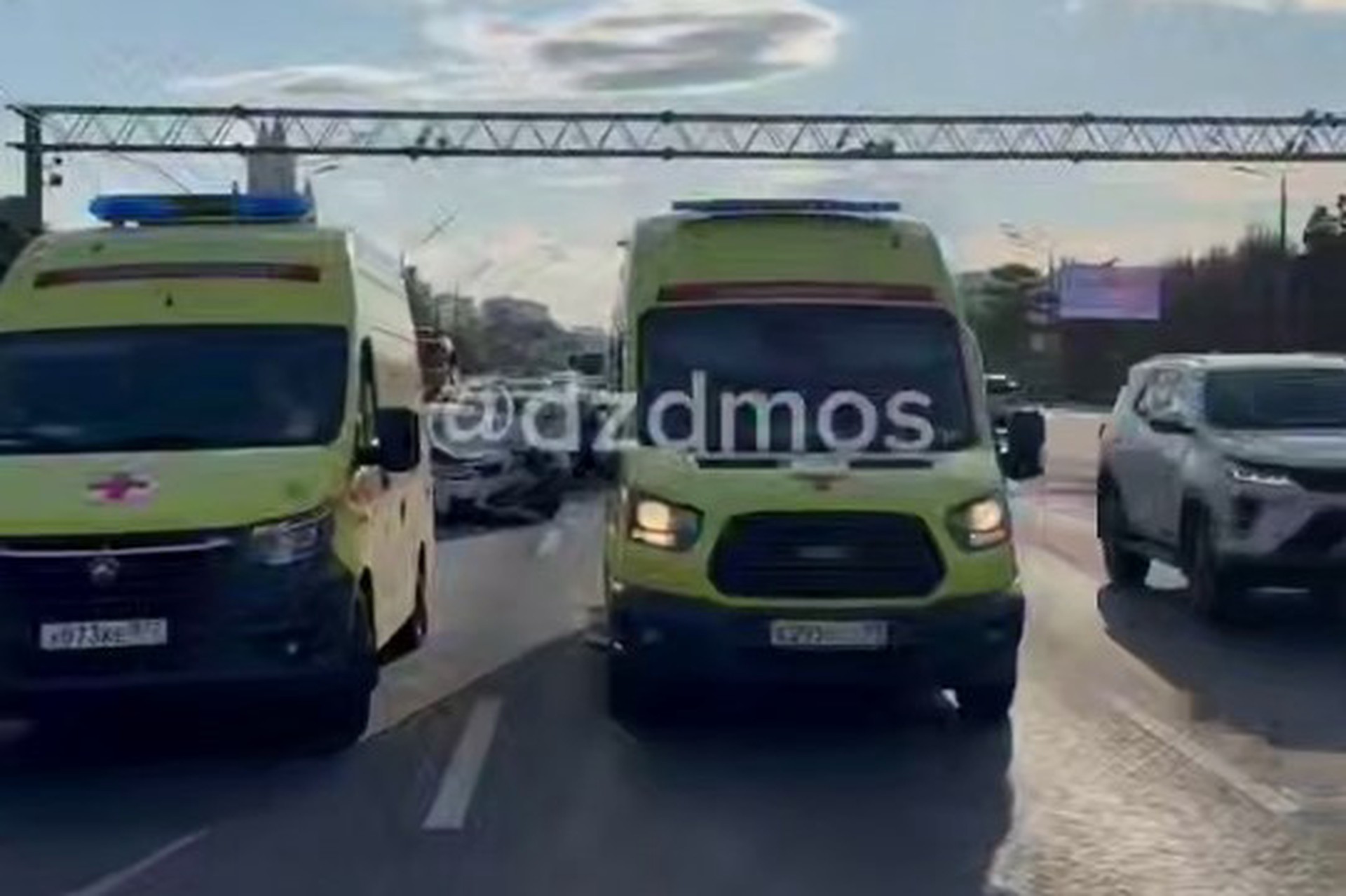 Массовая авария парализовала Кутузовский проспект в Москве, пострадали трое