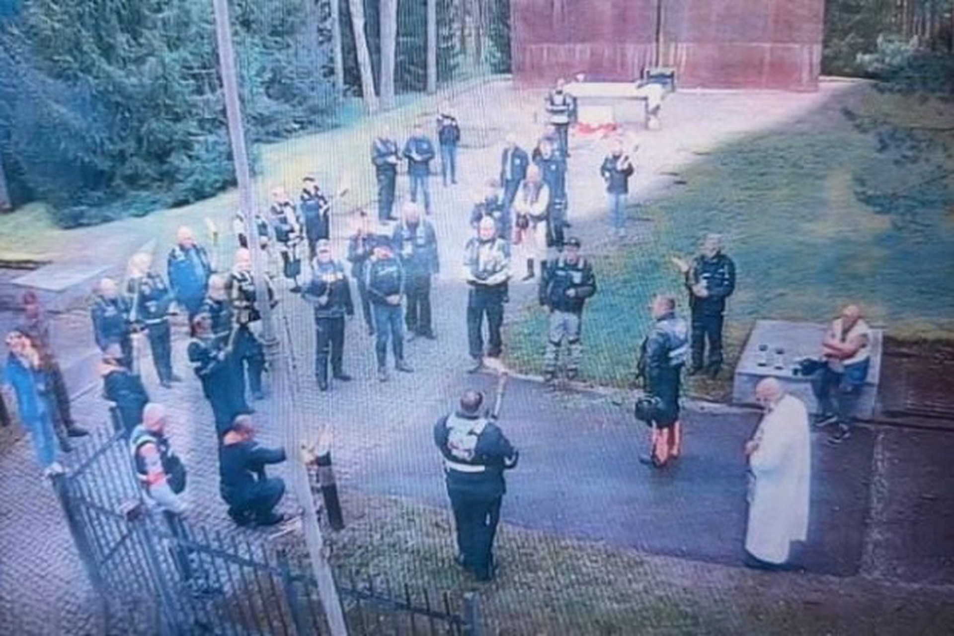 Устроившим обряд на мемориале под Тверью польским байкерам запретили въезд в РФ