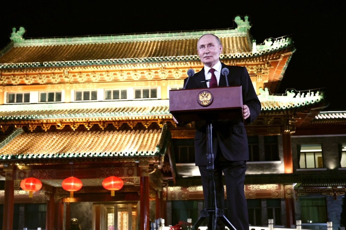Путин спустя 26 лет встретился в Китае с мальчиком из своего первого визита
