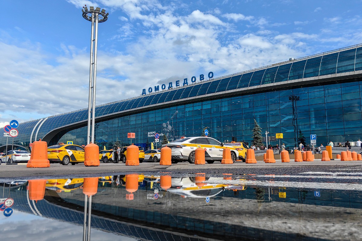 Два московских аэропорта приостановили работу