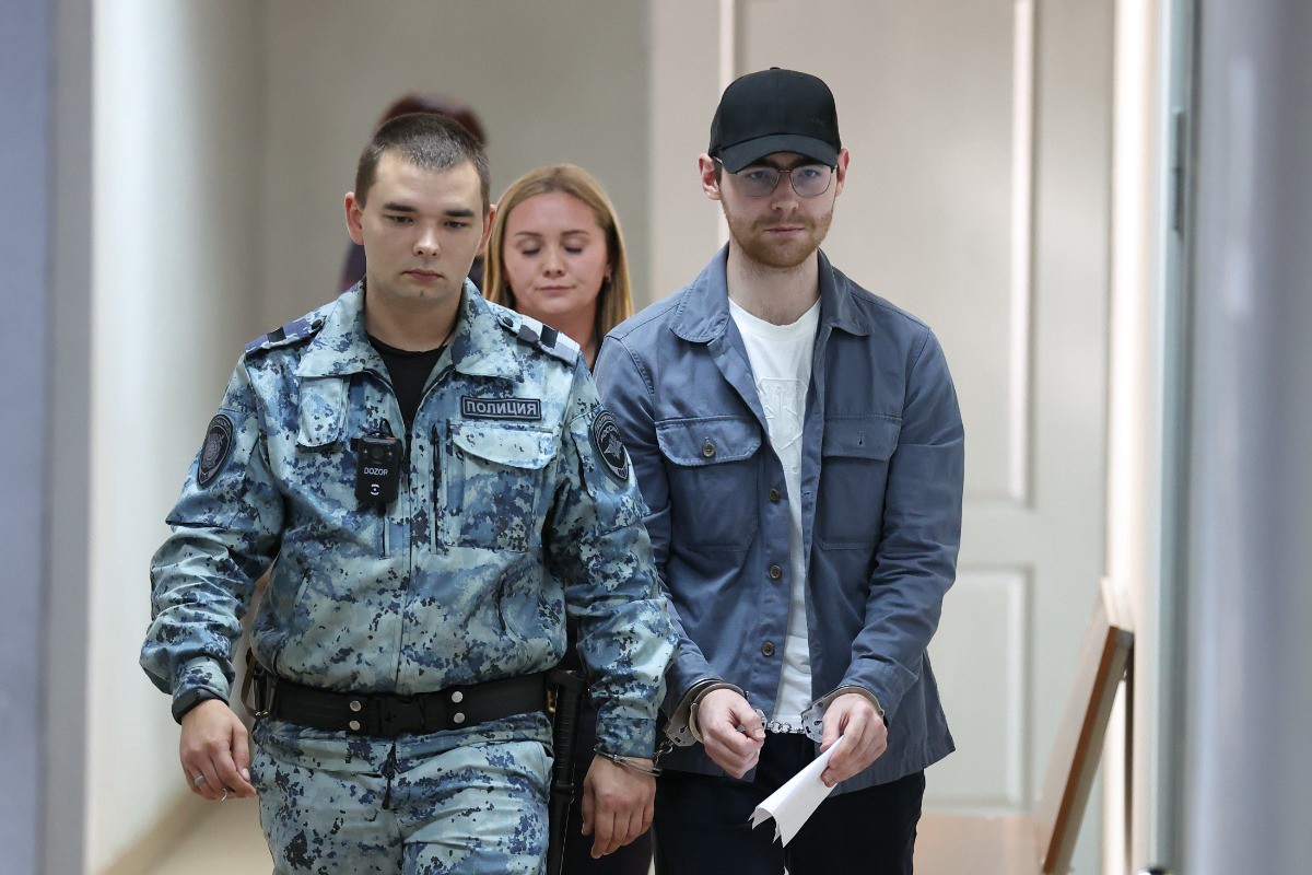 Редактору URA.RU продлили арест по делу о взятке до 28 октября