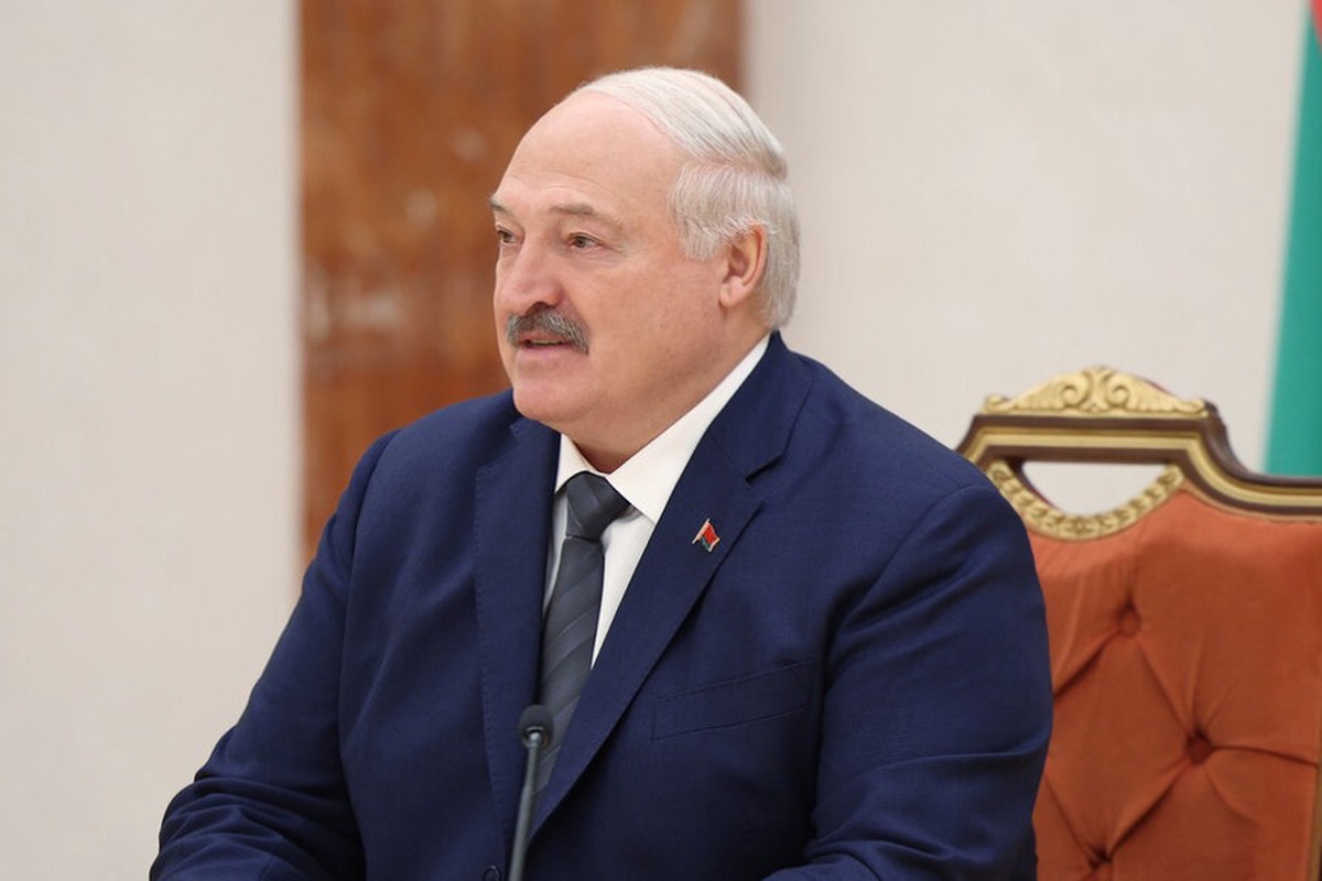 «Медом обмазываетесь»: Лукашенко раскрыл секреты женской красоты