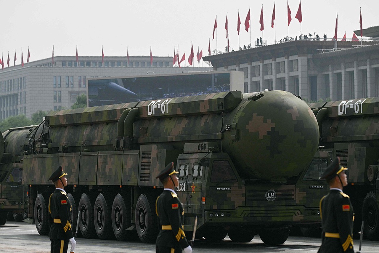 Китай продемонстрировал новейшие беспилотники на военном параде в Пекине