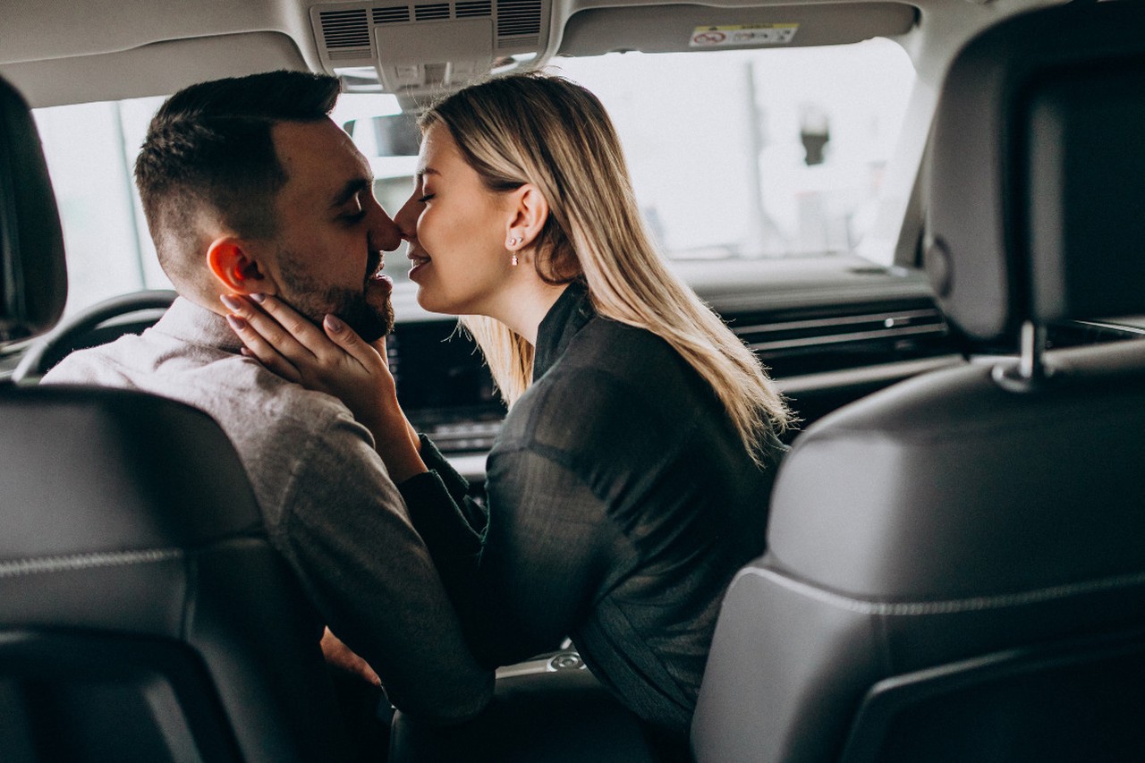 Белладонна есегін тістеген порно Китти Джейн пісетін лесбиянка