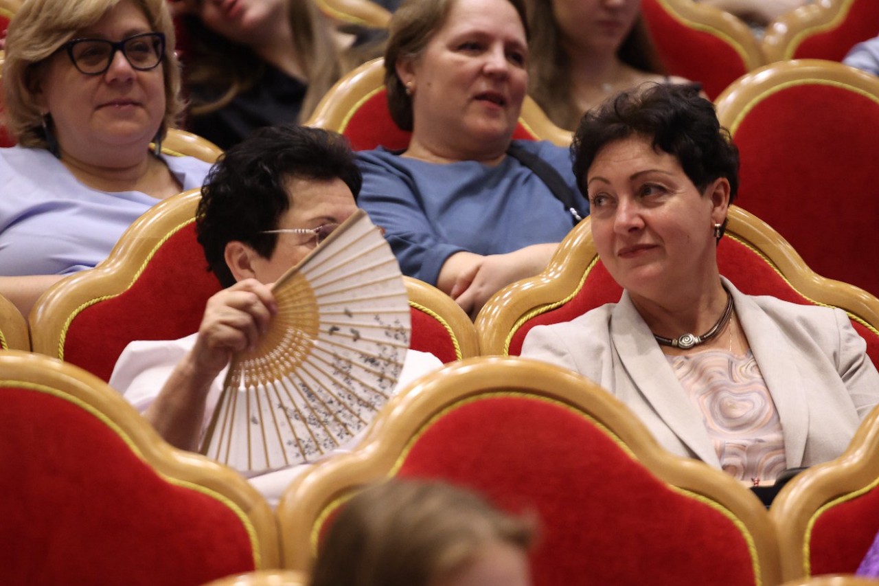 8 Марта – 2026: от «Марша пустых кастрюль» до мимоз – эволюция праздника и подарков