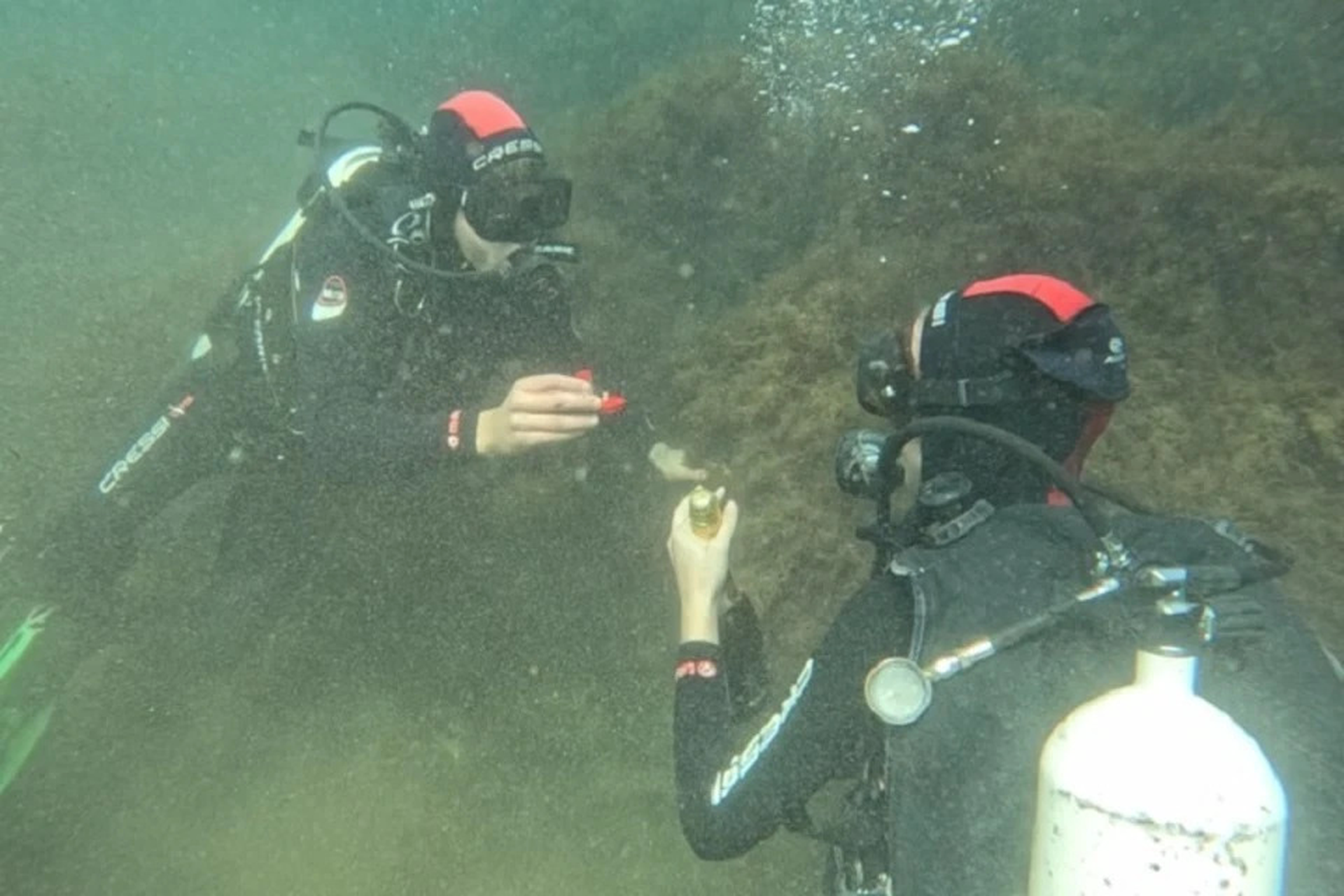Сибиряк сделал предложение руки и сердца избраннице под водой в Крыму