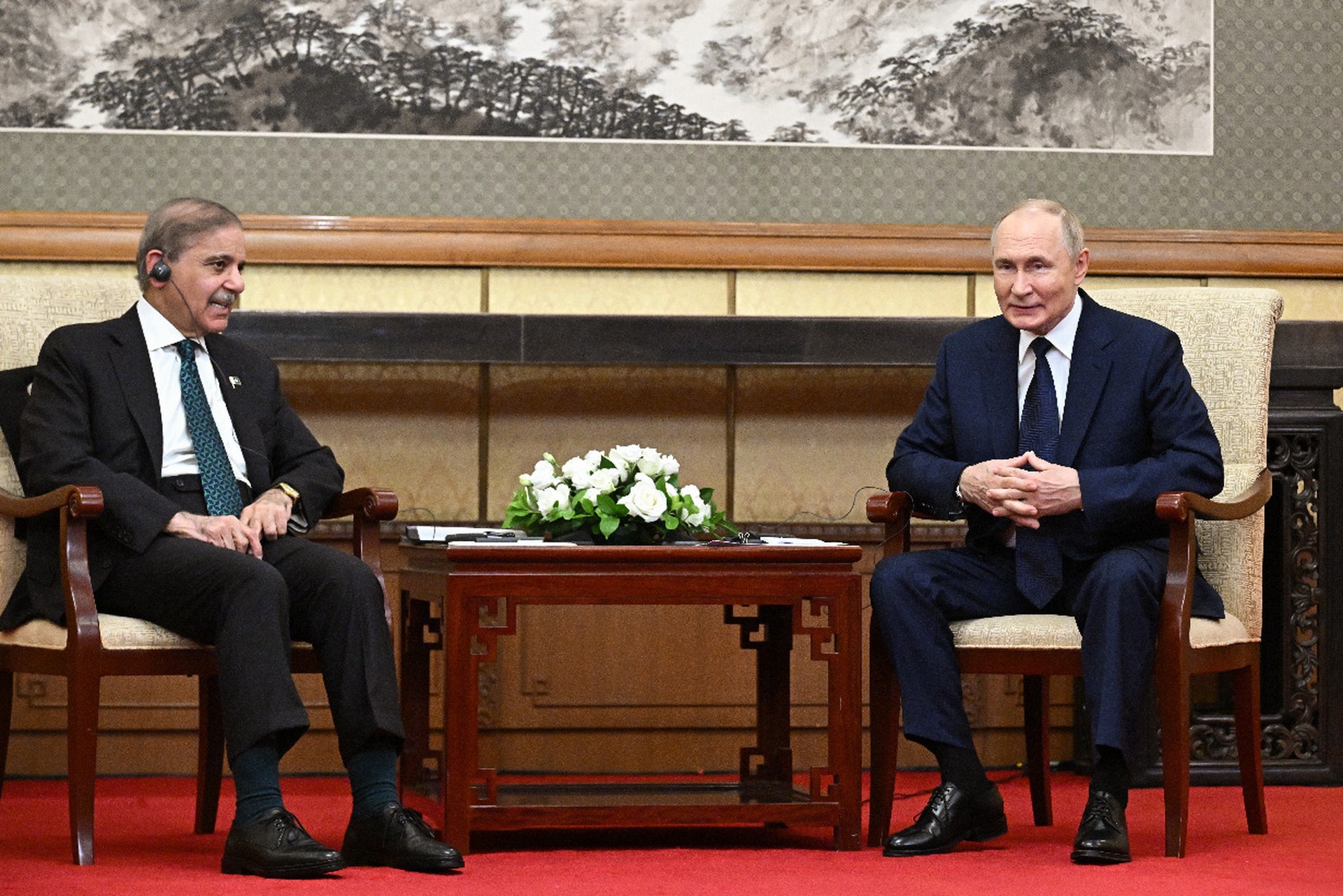 Путин встретился с премьером Пакистана в Пекине