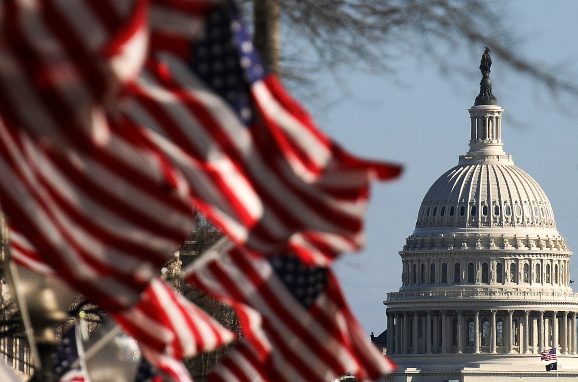 Бывший офицер ВС США объяснил, почему Штаты продолжат провоцировать «майданы» против России и Китая