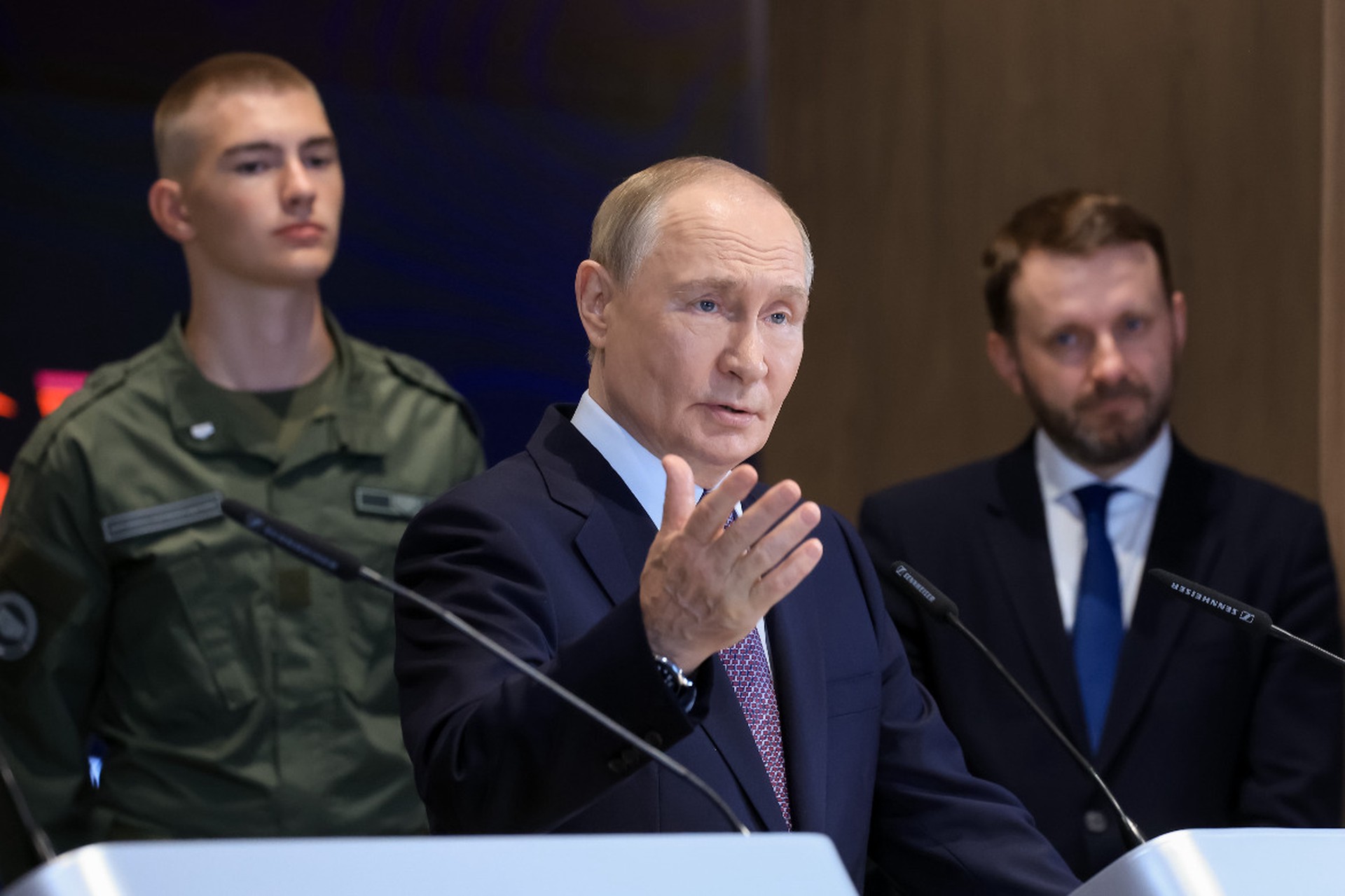 Путин прокомментировал тему нахождения иностранных военных на Украине