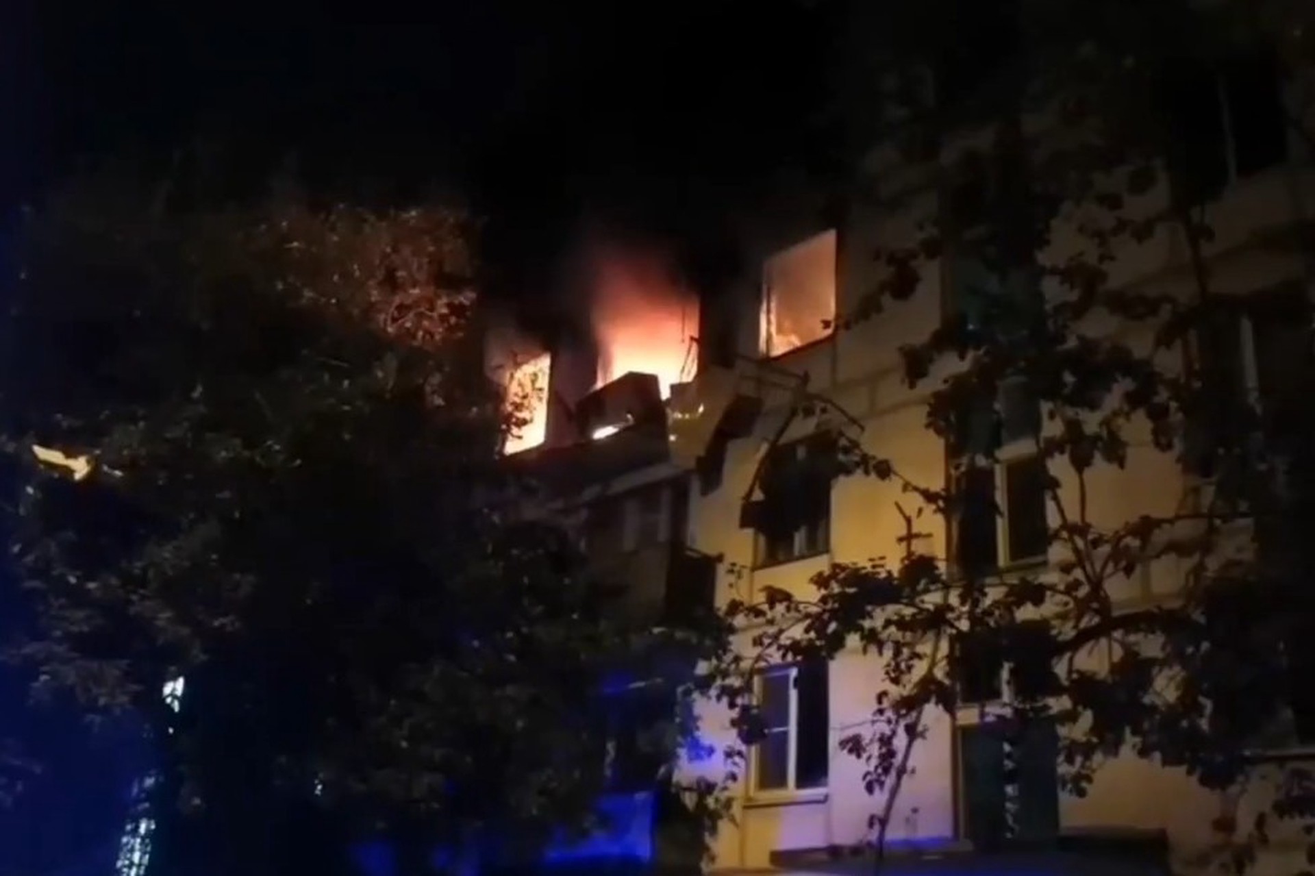 Двое взрослых и ребенок пострадали при пожаре на юго-западе Москвы