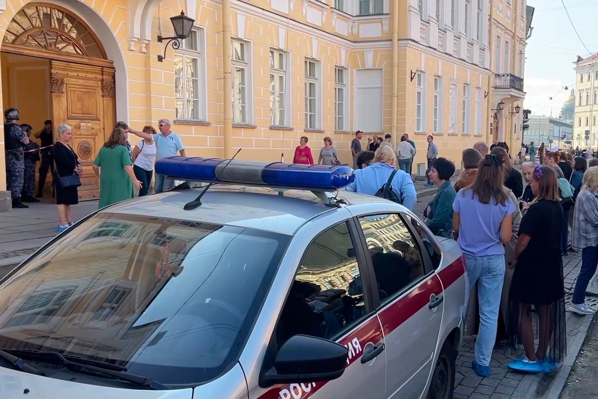Эрмитаж и еще три музея эвакуировали в Санкт-Петербурге
