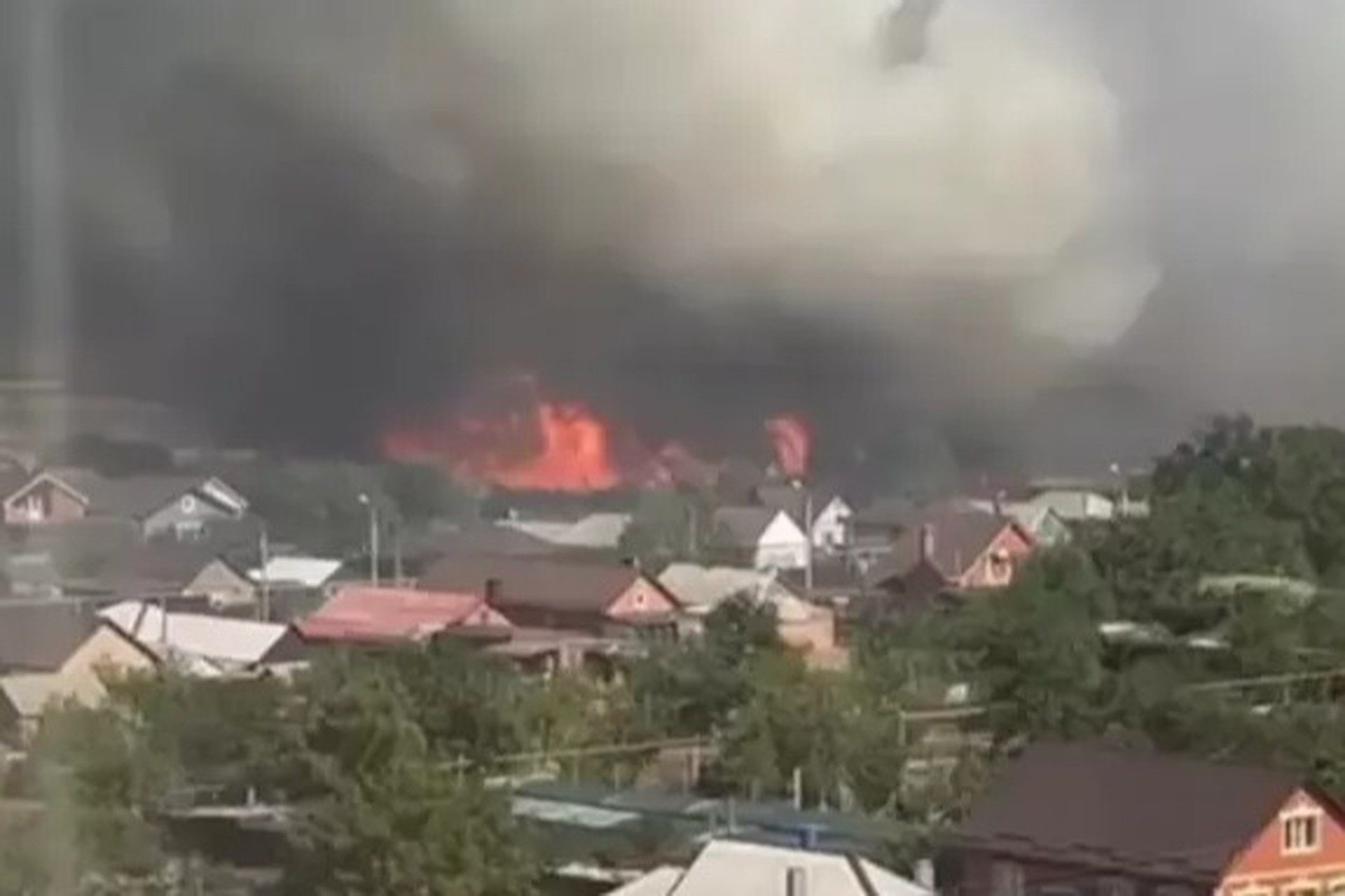 Масштабный природный пожар поглотил село под Ростовом