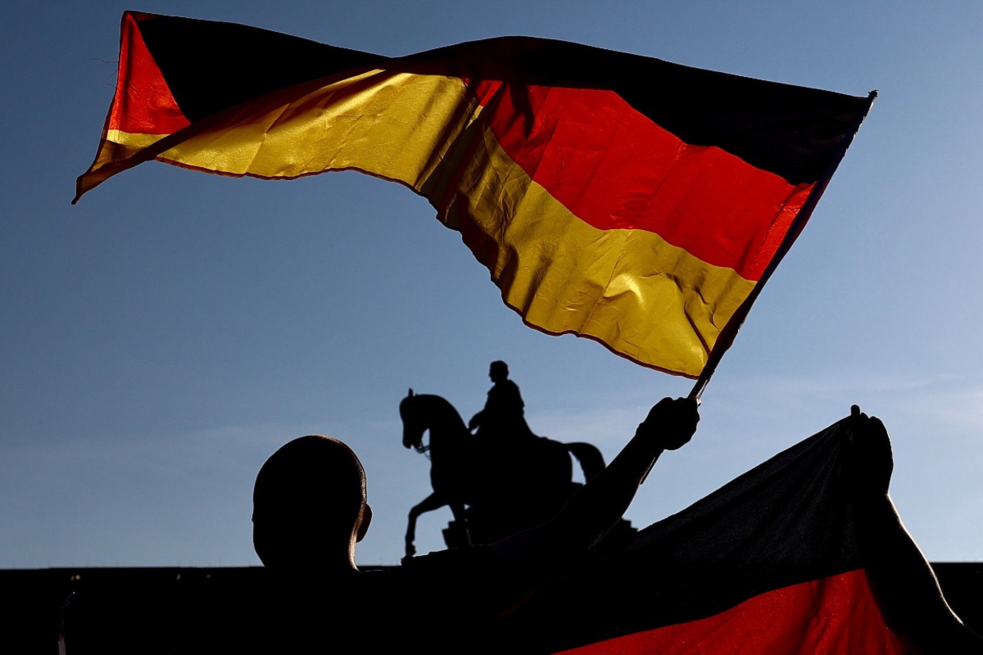 Не опрос: почему даже популярность АдГ не утоляет жажду войны в Германии