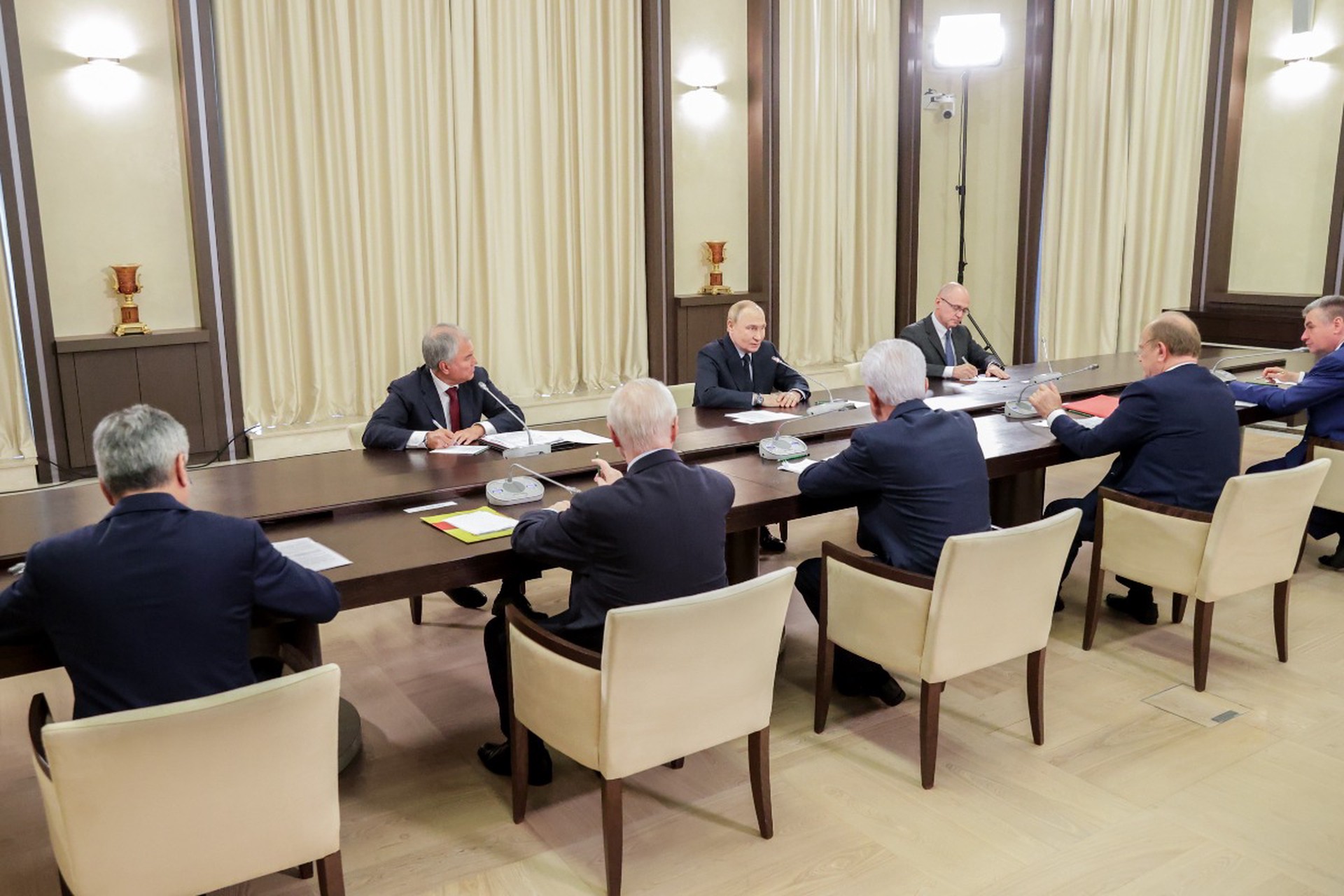 Путин назвал разумной идею введения налога на роскошь