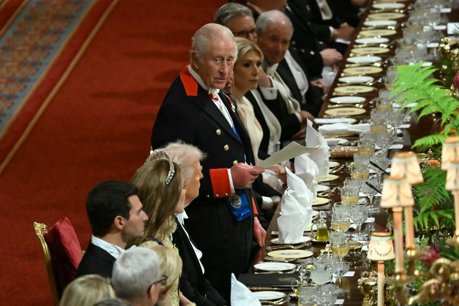 Просидел 12 часов: брата Карл III отпустили из полиции