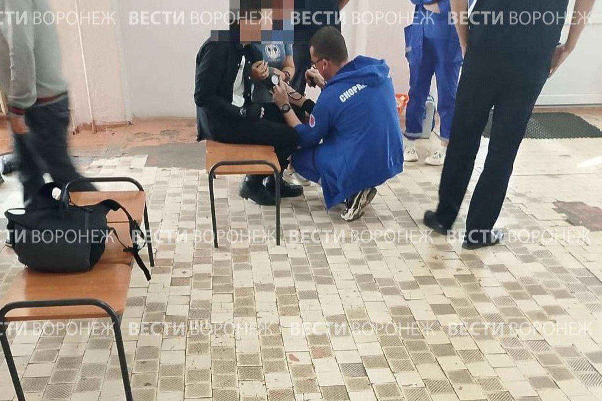 Подросток с ножами и молотком ворвался в школу в Воронежской области