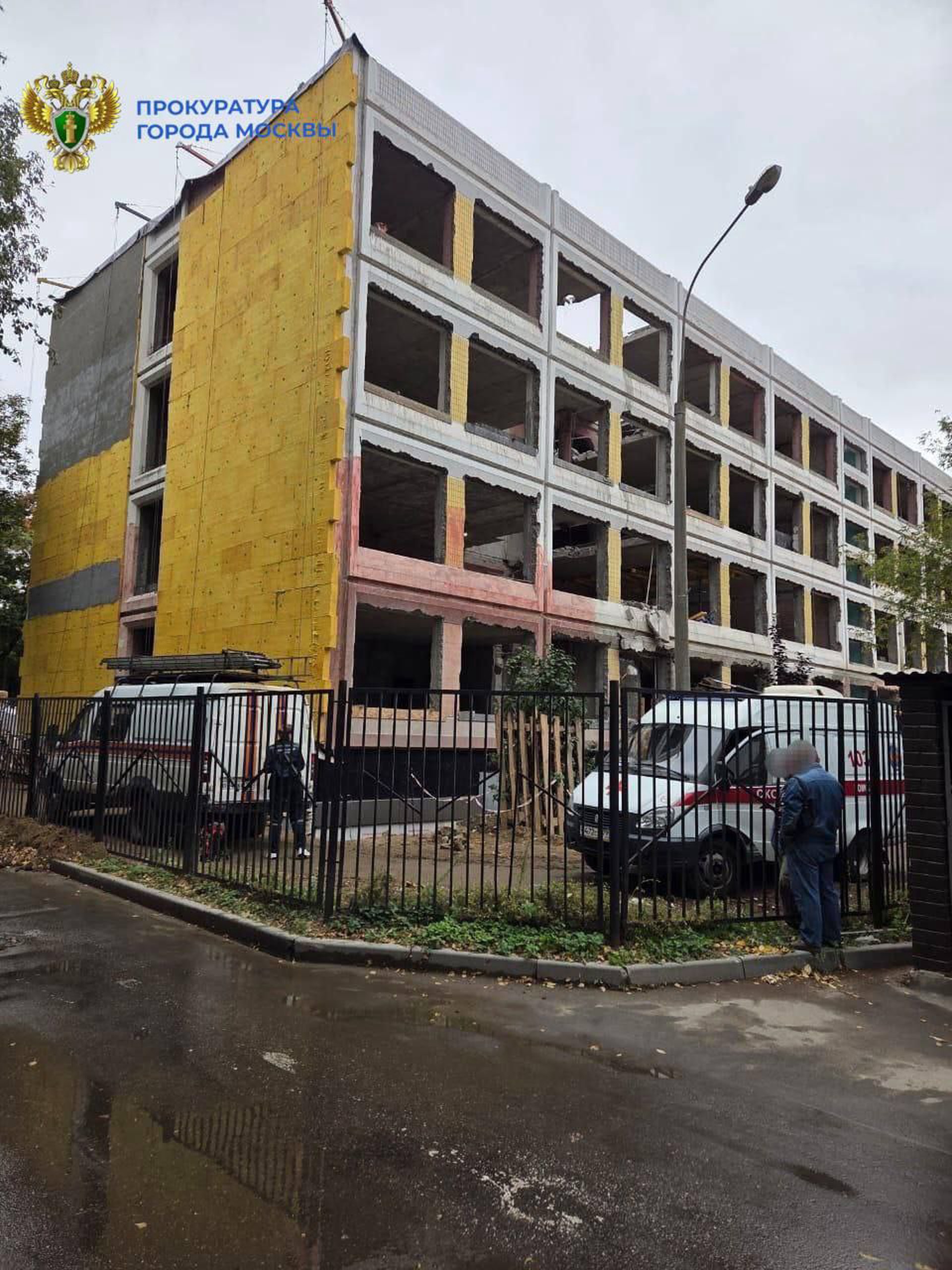В школе на востоке Москвы обрушились строительные конструкции, есть погибшие