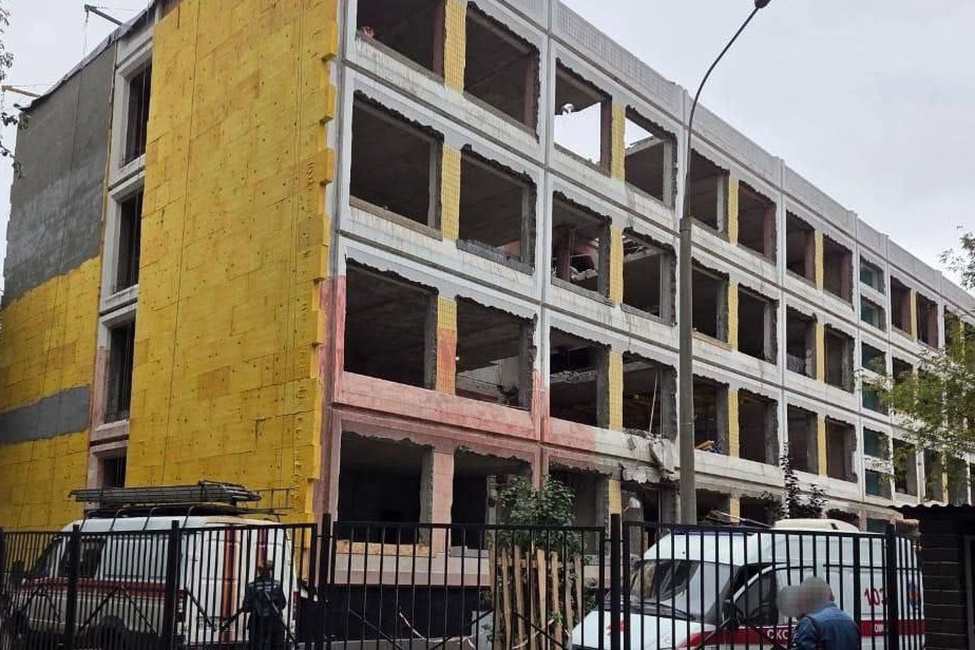 В школе на востоке Москвы обрушились строительные конструкции, есть погибшие