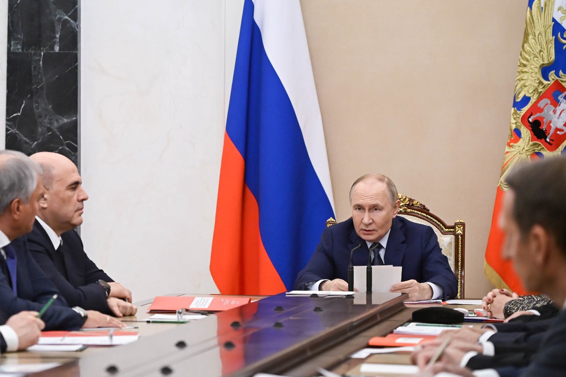 Путин: Россия готова ответить на любые угрозы силой