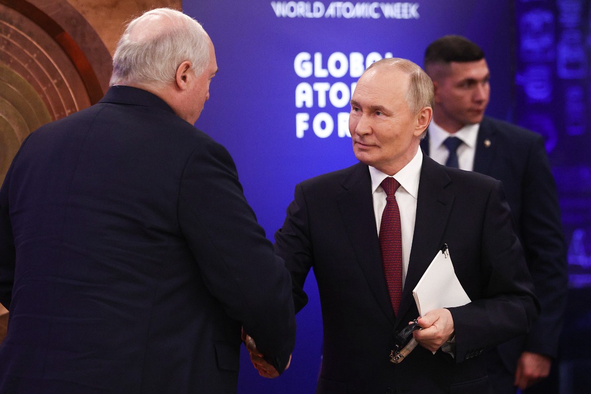 Лукашенко передаст Путину «весточки» от американских властей