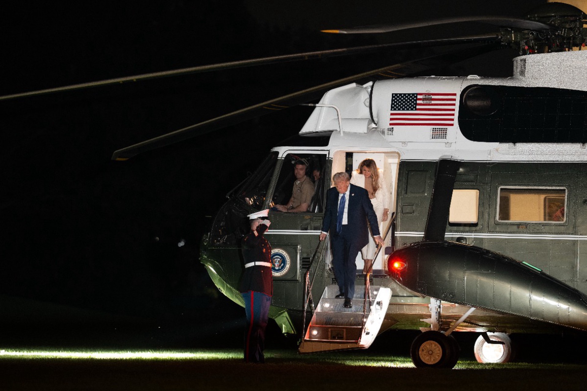 Daily Mail: Трамп поссорился с женой в президентском вертолете