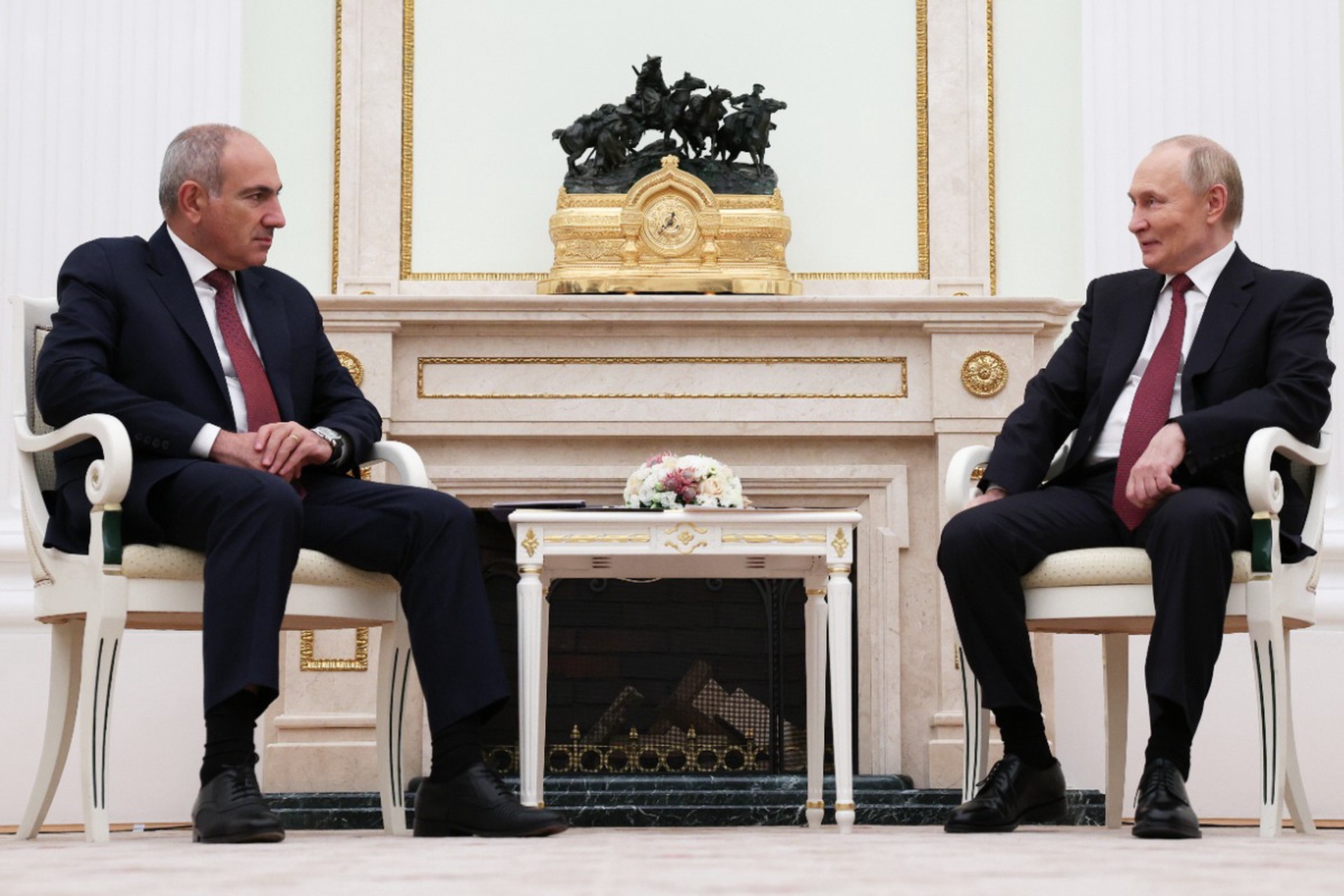 Путин и Пашинян обсудили будущее Армянской АЭС