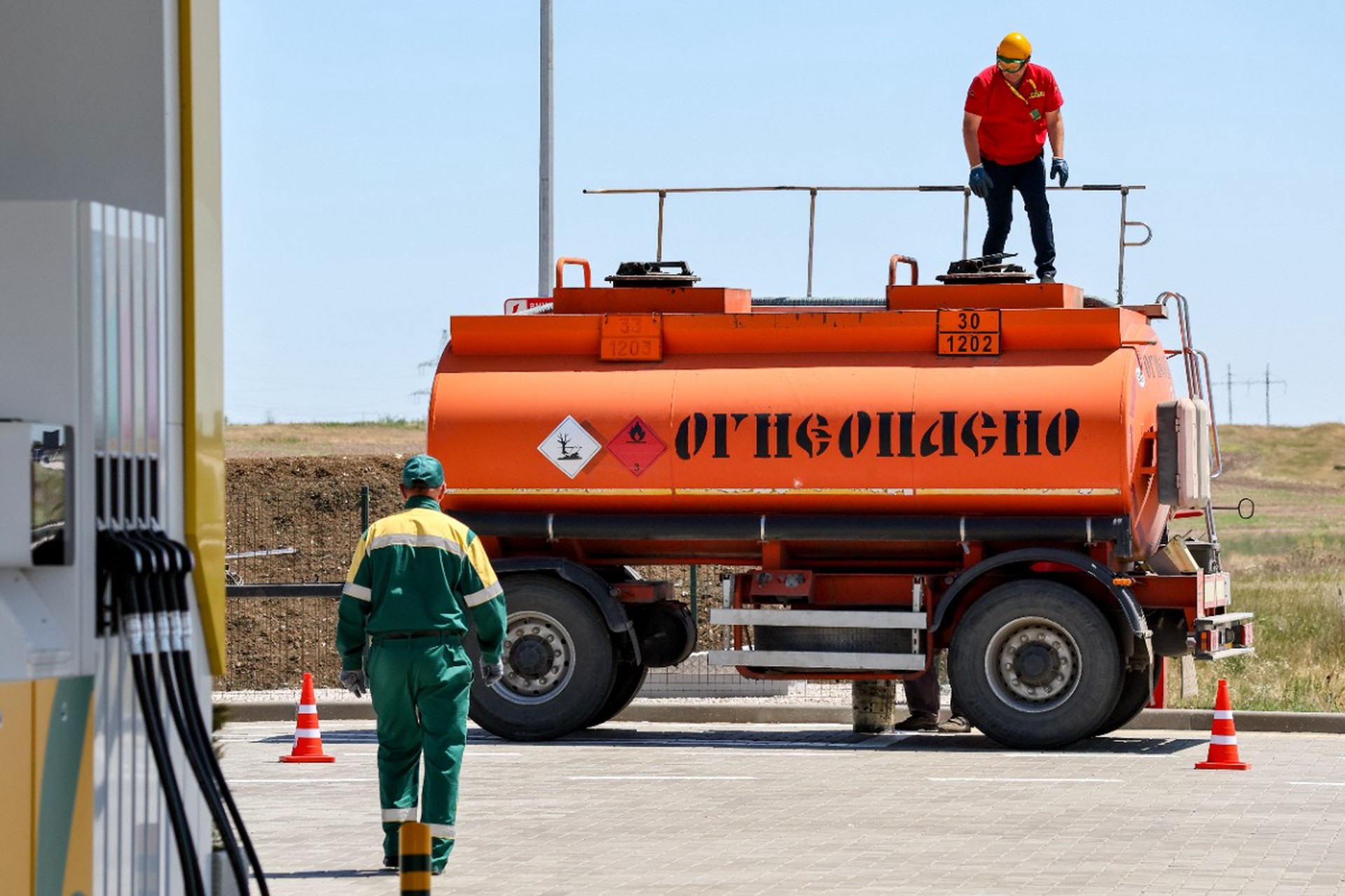 Россия резко увеличила закупки бензина в Белоруссии