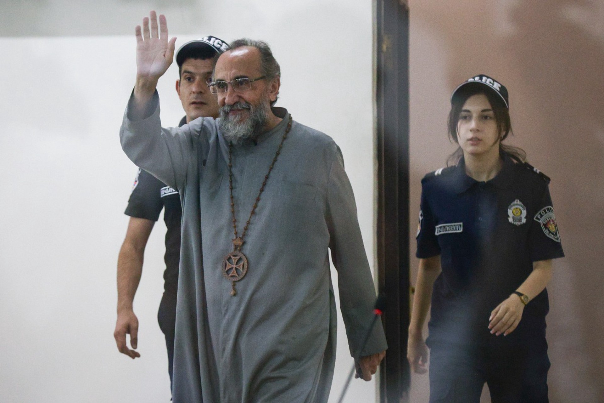 Суд пройдет: почему Пашинян не сломает владыку Микаэла даже тюрьмой