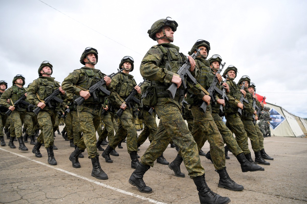 Путин поздравил военных с Днем Сухопутных войск