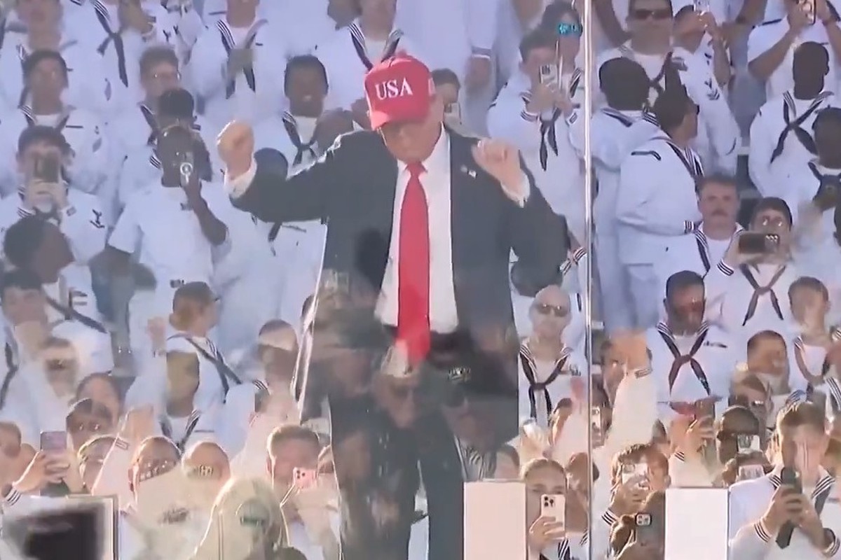 Главное к утру 6 октября: массовая стрельба произошла в Сиднее, Трамп анонсировал строительство подлодки, на подлете к Москве сбит дрон