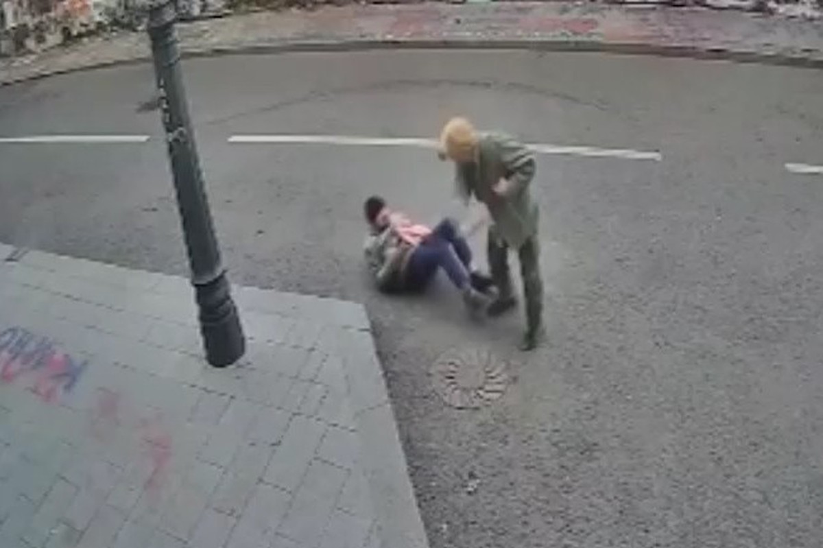 В центре Москвы мужчина напал с ножом на прохожих