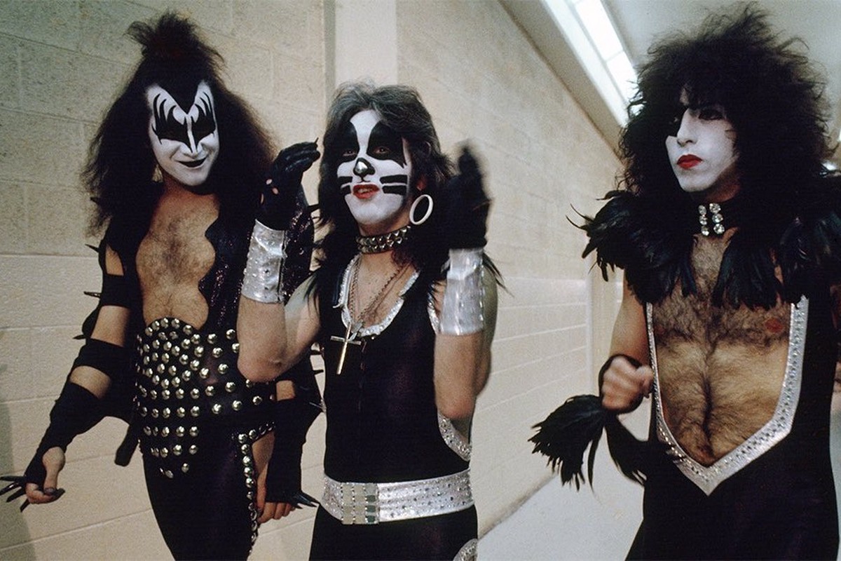 Бас-гитарист группы Kiss Джин Симмонс попал в ДТП