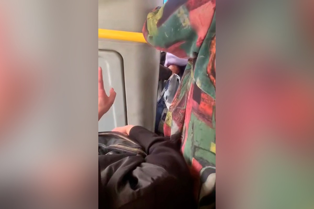 Водитель-педофил пытался залезть под куртку ребенка в подмосковном автобусе